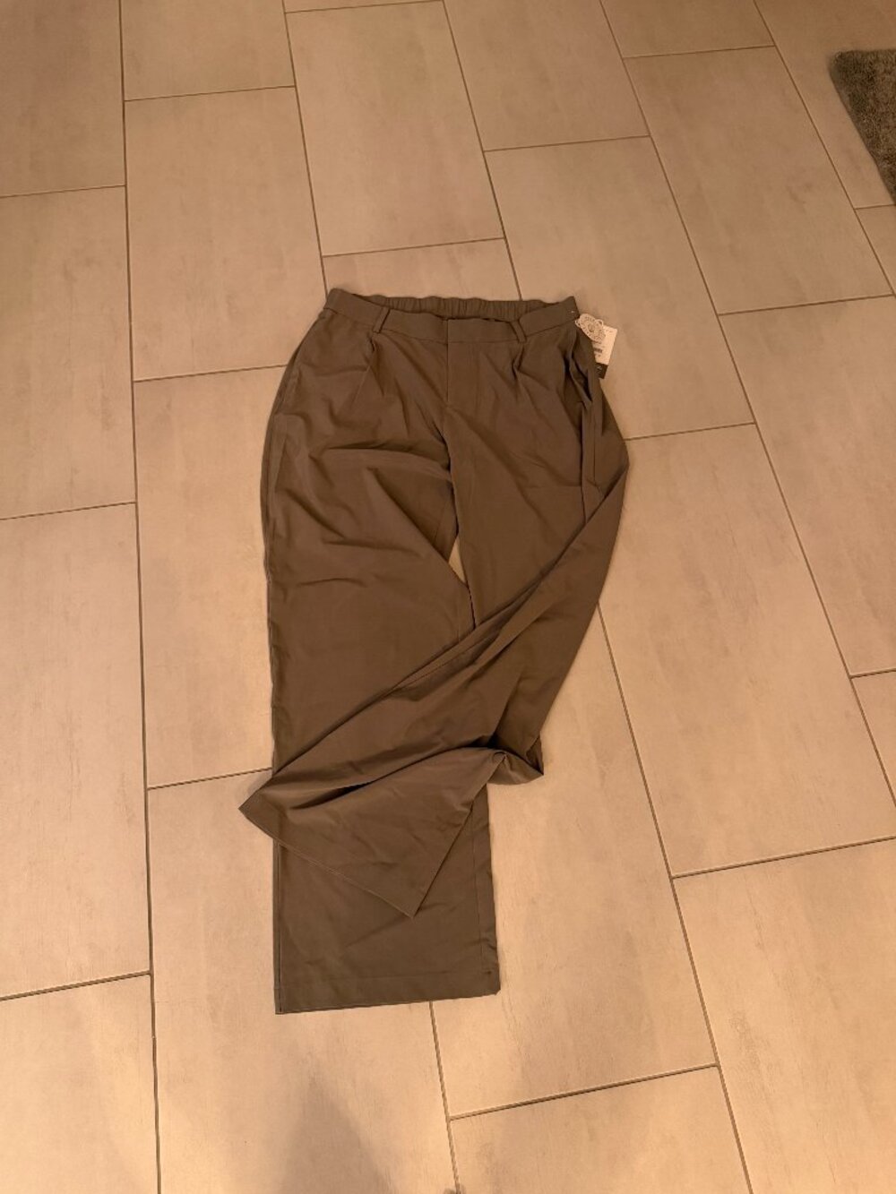 Vuori BNWT Performance Trouser Pants Medium Taupe